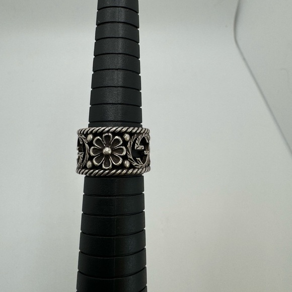 GUCCI INTERLOCKING SILVER RING - Picture 7 of 11